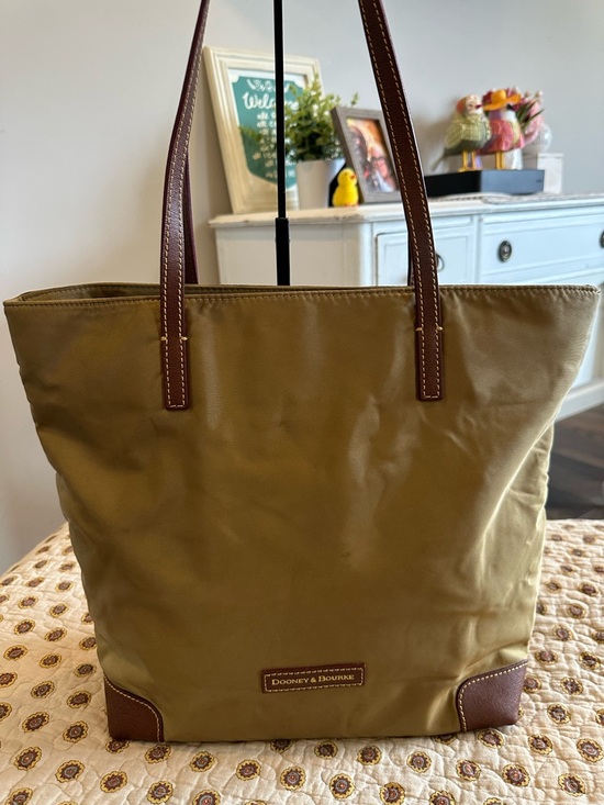 Dooney & Bourke Handbags - Dooney & Bourke Tan Nylon Everyday Tote